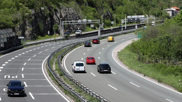 HAK upozorava vozače: Puše jak vjetar, a na autocesti uočen biciklist!