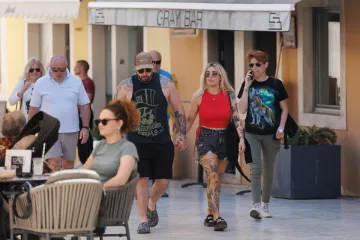 Plavuša u Zadru nije prošla nezamijećeno: Pokazala istetovirane noge u kratkim hlačama