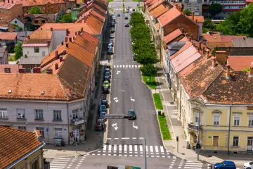 Novi asfalt dobile dionice ulica na Baniji i Drežniku, u Gradu kažu da su nastavljena i asfaltiranja makadama