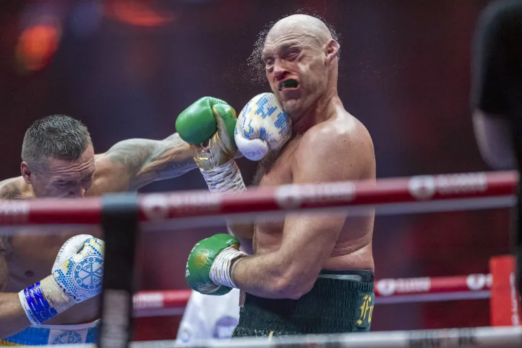 Nevjerojatno udarac Oleksandr Usyk. 