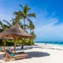 2. Unguja (Tanzanija) - To je najveći otok Zanzibara koji uravnotežuje bogatu povijest s modernim štihom. Istražite staru utvrdu Stone Town i muzej Freddieja Mercuryja, a zatim se opustite u luksuznom smještaju. Ovaj živopisni otok obiluje kulturom i zabavnim sadržajima kojima možete popuniti slobodno vrijeme, ili, pak, možete samo ljenčariti i uživati.