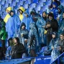 Stadion nije dobro popunjen jer je dobar dio navijača odustao od dolaska zbog vremenskih uvjeta