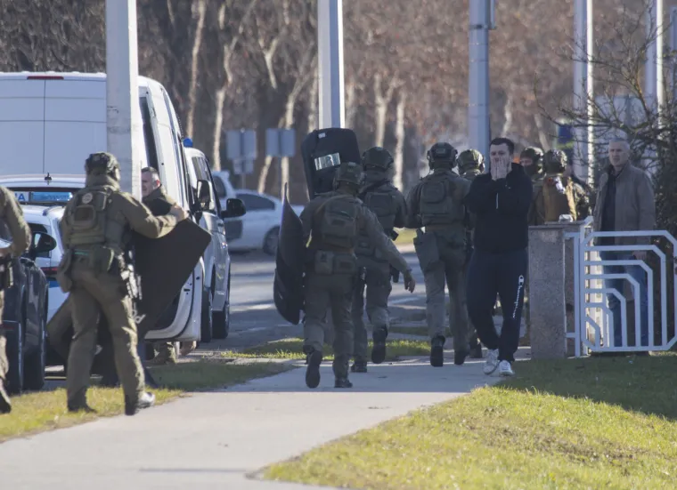 FOTO Ovako je izgledala blokada u Velikoj Gorici. Muškarac ubio dvije žene, a potom i sebe. Traje očevid