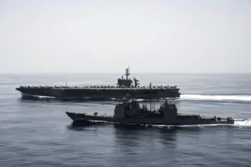 Dvije rakete skoro pogodile američki razarač