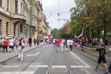 POGLEDAJTE KAKO JE IZGLEDAO SPEKTAKULARAN DOČEK VATRENIH NA TRGU: Oko pola milijuna građana slavilo je povijesni uspjeh