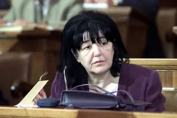 Opasan, moćan, crn i markantan, bio je njemu potpuna suprotnost