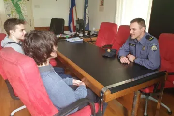 Tvrtko i Bruno pronašli novac na ulici, nisu ni sekunde dvojili što treba napraviti