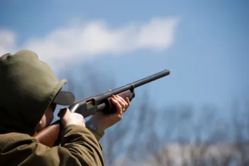 Užas u Gorskom kotaru: Lovac nije izvadio streljivo iz puške nakon lova pa teško ozlijedio 33-godišnjaka