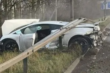Zakucao Lamborghinija u drvo i napravio totalku