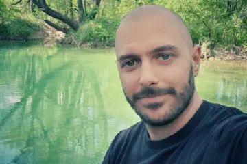 'Pratila me, fantazira da smo u vezi, štogod objavim ona tumači kao poruke njoj...'