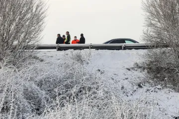 TEŠKA PROMETNA NESREĆA NA ZAGREBAČKOJ OBILAZNICI: U sudaru automobila i ralice poginula jedna osoba