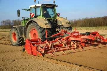 Čovjek uredno kupio traktor, a onda su mu u dvorište banula šestorica i pokušala ga odvesti; Evo zašto