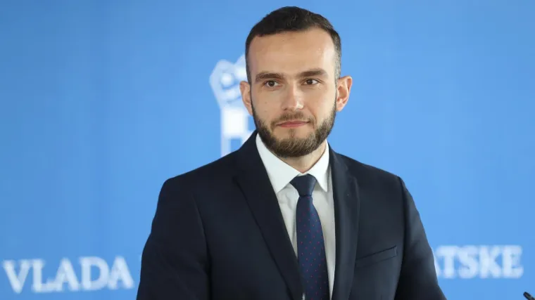 Biografija: Josip Aladrović