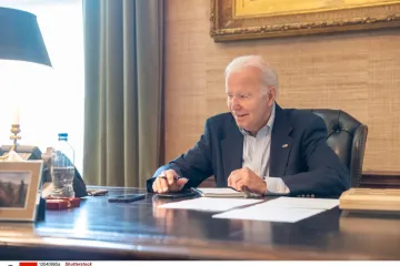 Bidenovo stanje se popravilo, ali mu i dalje 'curi nos i povremeno kašlje'