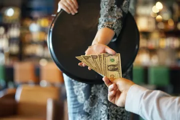 Europljani ostavili američku konobaricu na rubu suza: 'Objasnila sam im, ali samo su rekli da je njima to okej'