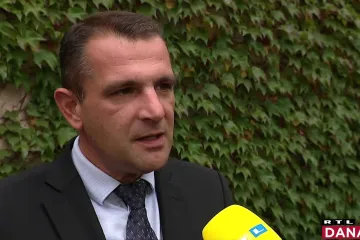 EKSKLUZIVNO Matija Posavec za RTL. Je li mu neugodno? Uzima darove?