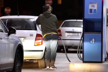 Energetski stručnjak: 'Cijene goriva mogle bi ići preko 16 kuna. Plavi dizel treba maknuti s tržišta, a onda dizel i benzin'