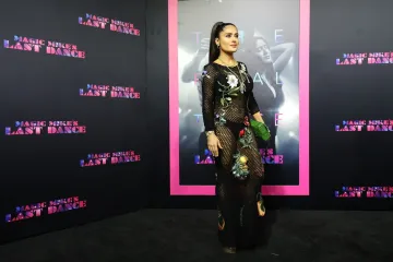 Grudi Salme Hayek opet u prvom planu: Glumica je preko donjeg rublja nosila samo mrežastu haljinu