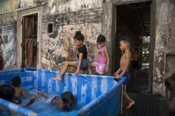 Zbog nesnosnih vrućina u Argentini, nesvakidašnje mjere u školama: Prvašići na nastavu mogu u kupaćim kostimima