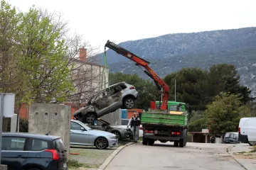 Otkriveni detalji paleža automobila policajaca na Cresu: Procurilo tko ih je zapalio, ali motiv još nije jasan