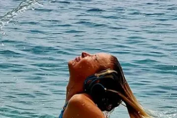 Danijela Martinović objavila izazovne fotke i video: Pogledajte kako uživa morskim radostima!