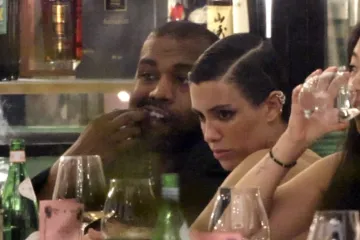 Kanyeova skandalozna ženica prošetala u prozirnom kombinezonu bez traga donjeg rublja, bijesni Talijani zvali policiju