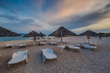 Od vožnje panoramskim kotačem do plaže. Posjetili smo Podstranu, mjesto koje se ne žali na sezonu