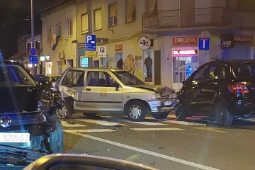 FOTO Prometna nesreća na zagrebačkoj Trešnjevci. Sudjelovalo više vozila, svemu prethodilo nepropisno skretanje?