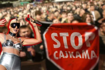 Mnogi ih se srame, a ipak slušaju. 'Cajke'  postale glavna politička tema: Kako mlade odvratiti od turbofolka?