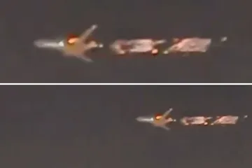 VIDEO Boeing opet u problemima: Snimljen avion u plamenu, buktinja zahvatila lijevo krivo. Hitno je sletio