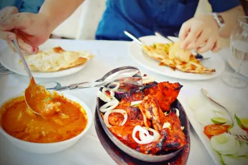 Mladić (27) umro nakon što je pojeo samo jedan zalogaj pilećeg curryja