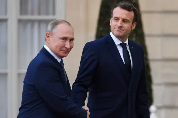 Macron pokazao mišiće, Francuzi se rugaju: 'Sprema li se boriti s Putinom?'