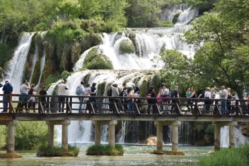 Ljeto u proljeće privuklo brojne turiste u NP Krka. Direktorica otkriva kolike su cijene ulaznica