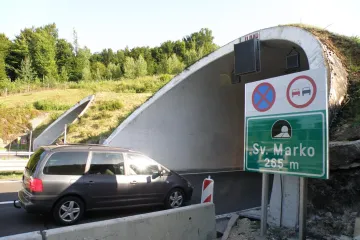Prometna nesreća na A1 između čvora Novigrad i tunela Sveti Marko, vozi se jednim trakom