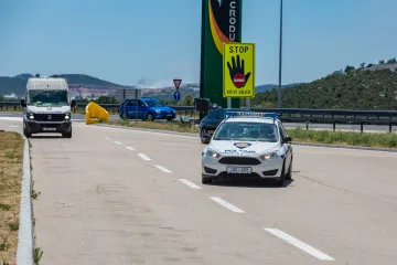 Teška prometna kod Klenovice. Osoba ozlijeđena u sudaru kamiona
