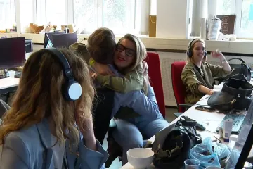 Dobro došli! Mi 20 godina ulazimo u vaše domove, vrijeme je da vi zavirite u tajne televizije