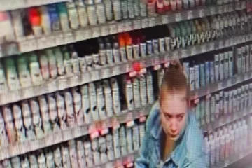 Prepoznajete li ovu ženu? Policija traži očevitkinju krađe