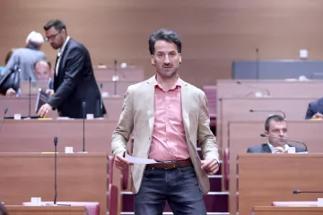 Miletić: 'U Sabornici nas je samo desetero. Dignite nam plaću za još tisuću eura'