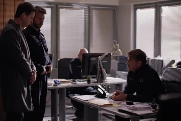 Tomo ne može izdržati pritisak i odlazi na policiju