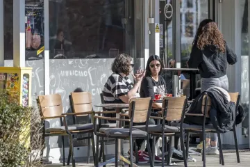 Prolaznici ostali bez daha: Misteriozne dame osvojile Karlovčane
