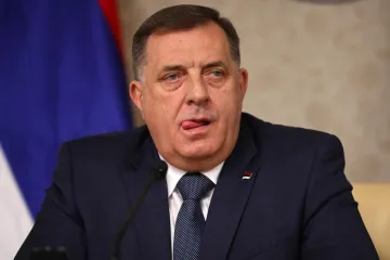 Doletjele dvije rakete dok je Dodik davao izjavu: Snimljen trenutak eksplozije iznad njegove glave