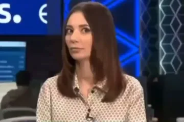 Pustili su ga u eter dok je uživao u poroku, pogled voditeljice savršeno dočarao neugodan trenutak