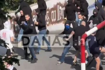 Lete šake od ranog jutra! Pogledajte snimku huligana u Splitu: 'Ovo treba odvojiti od pravih navijača'